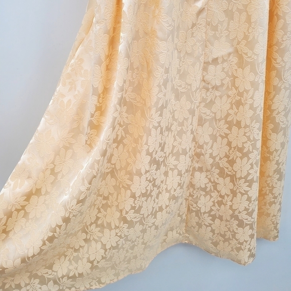 Wang Hanyan French Floral Embroidered Beige / Champagne Buttoned Midi Dress - Picture 4 of 15